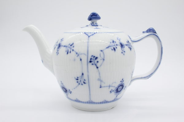 royal copenhagen tea pot